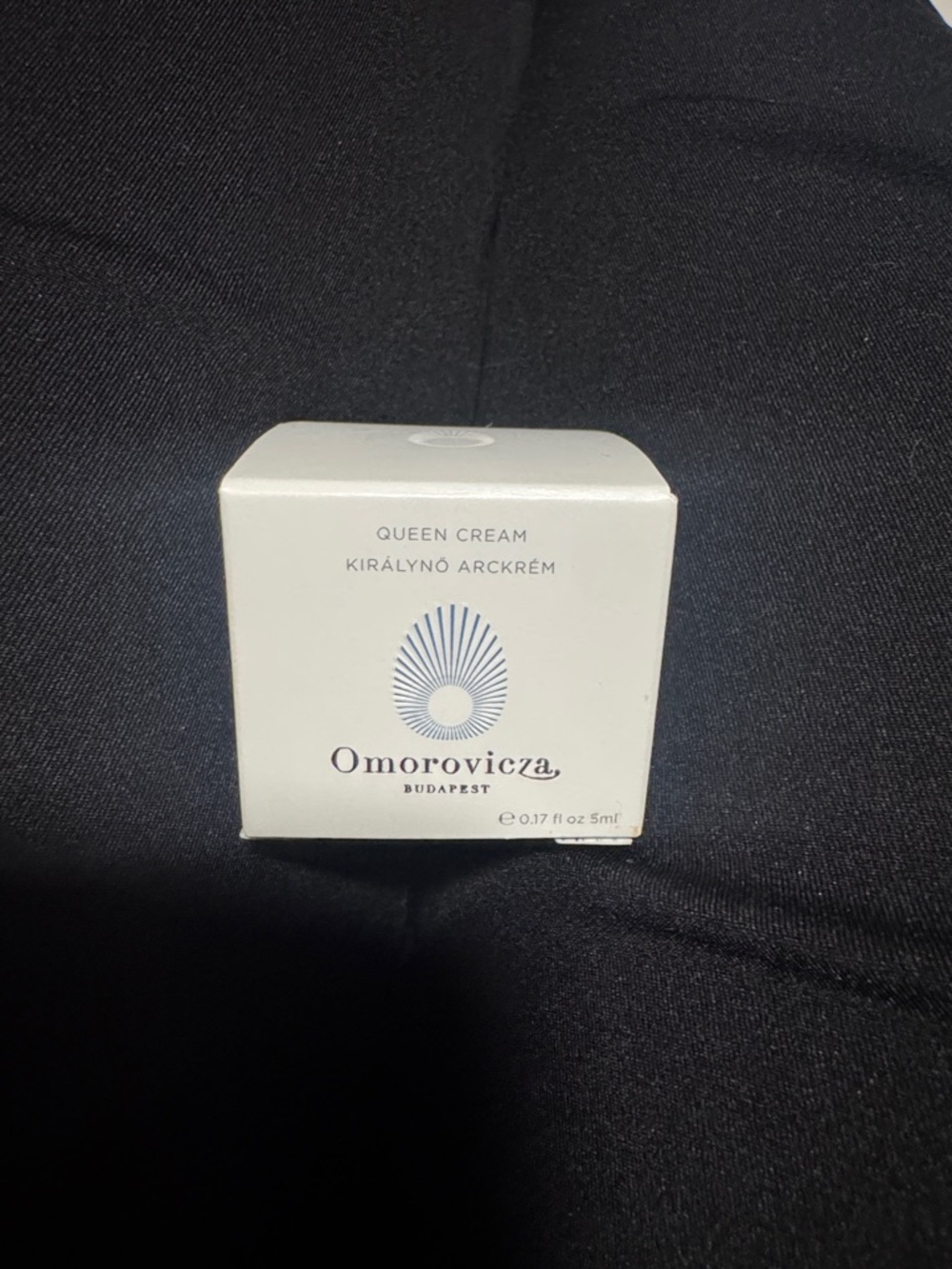 Omorovicza Queen Cream Hydrating Pink Face Moisturizer - Picture 6 of 6